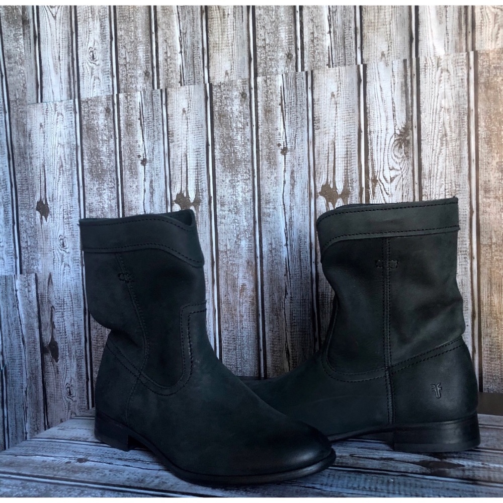 NWT FRYE CARA BOOTIES